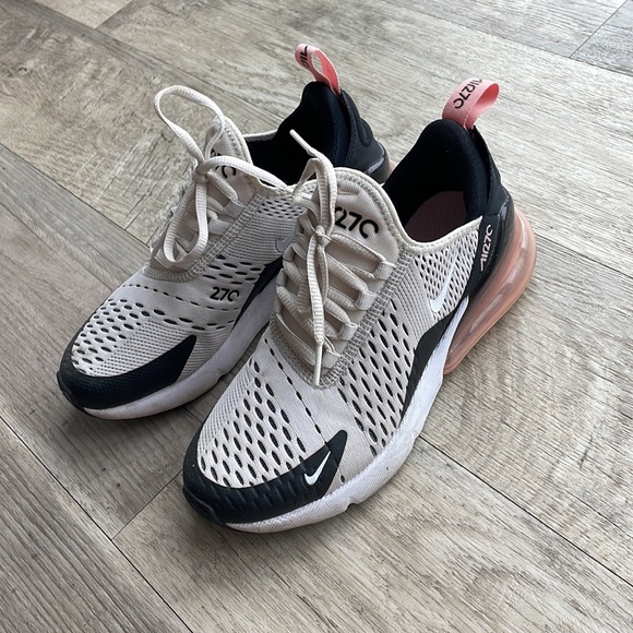 Women’s Nike Air Max 270 - Picture 2 of 4